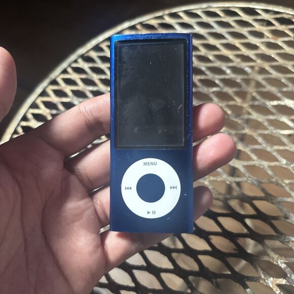 Apple iPod Nano 5th Gen 8GB A1320 Blue NEEDS BATTERY - Picture 1 of 5